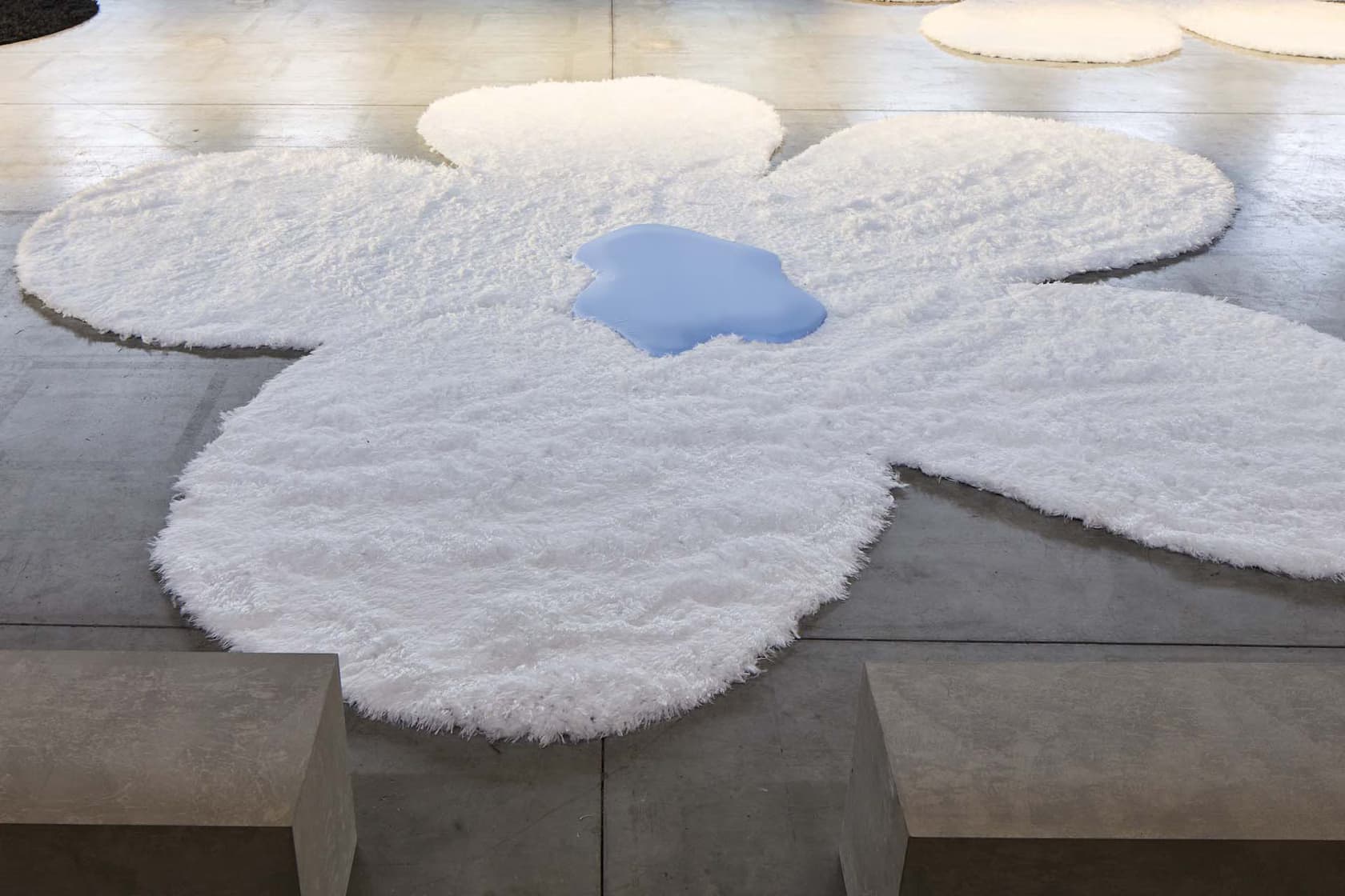 Prada 2026 春夏男裝系列：穿上輕盈叛逆的衣服，來一場海灘漫步