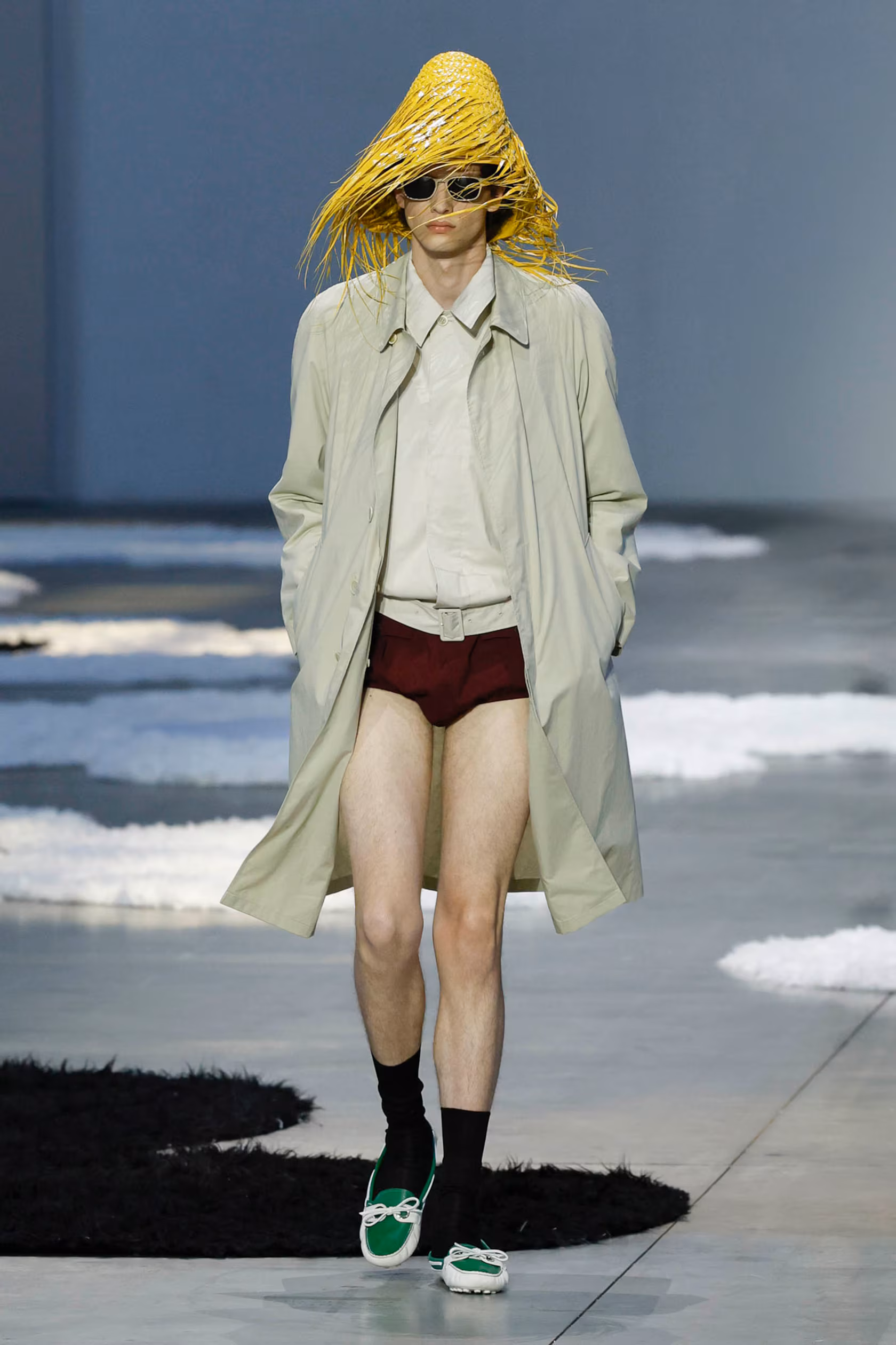 Prada 2026 春夏男裝系列：穿上輕盈叛逆的衣服，來一場海灘漫步