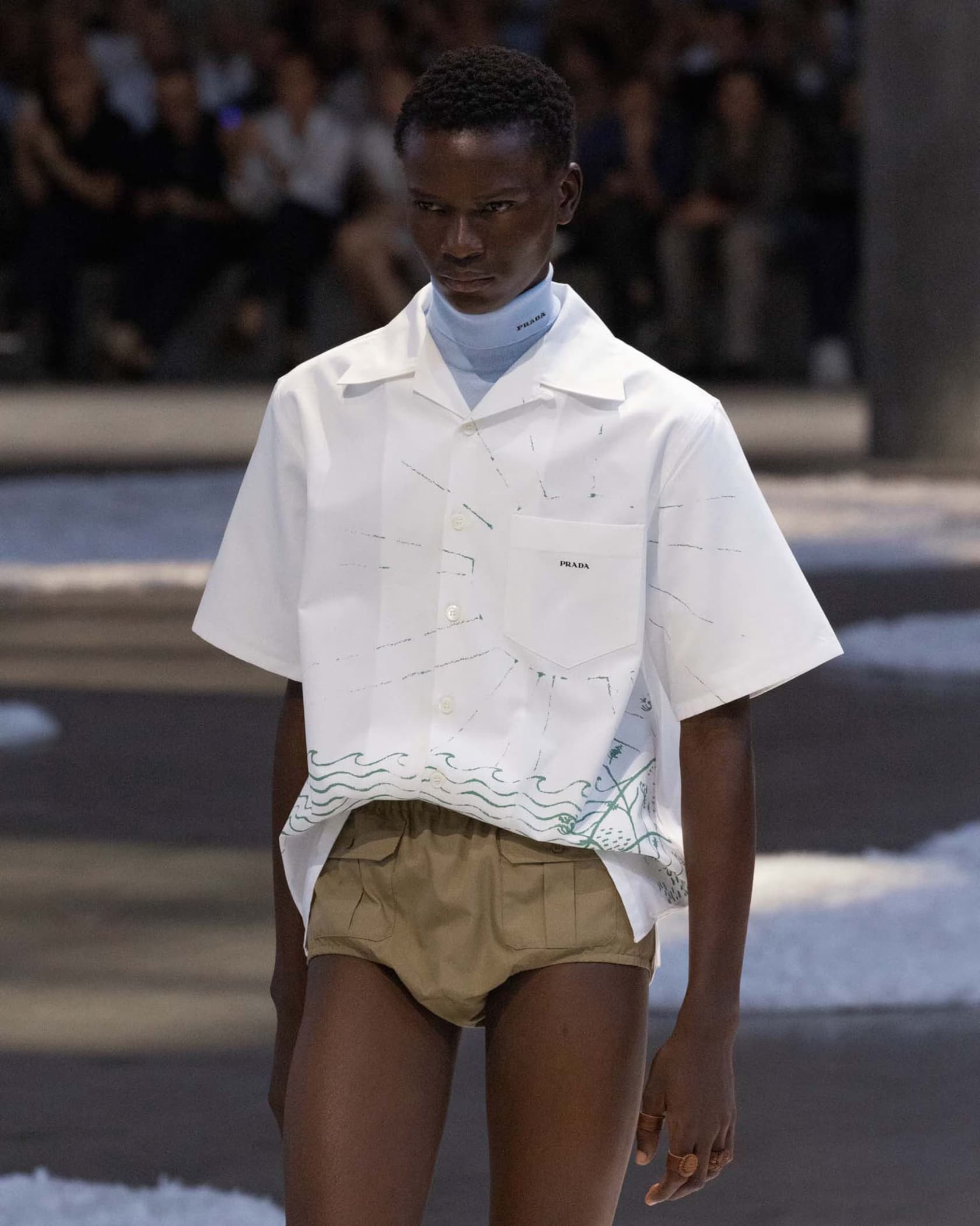 Prada 2026 春夏男裝系列：穿上輕盈叛逆的衣服，來一場海灘漫步