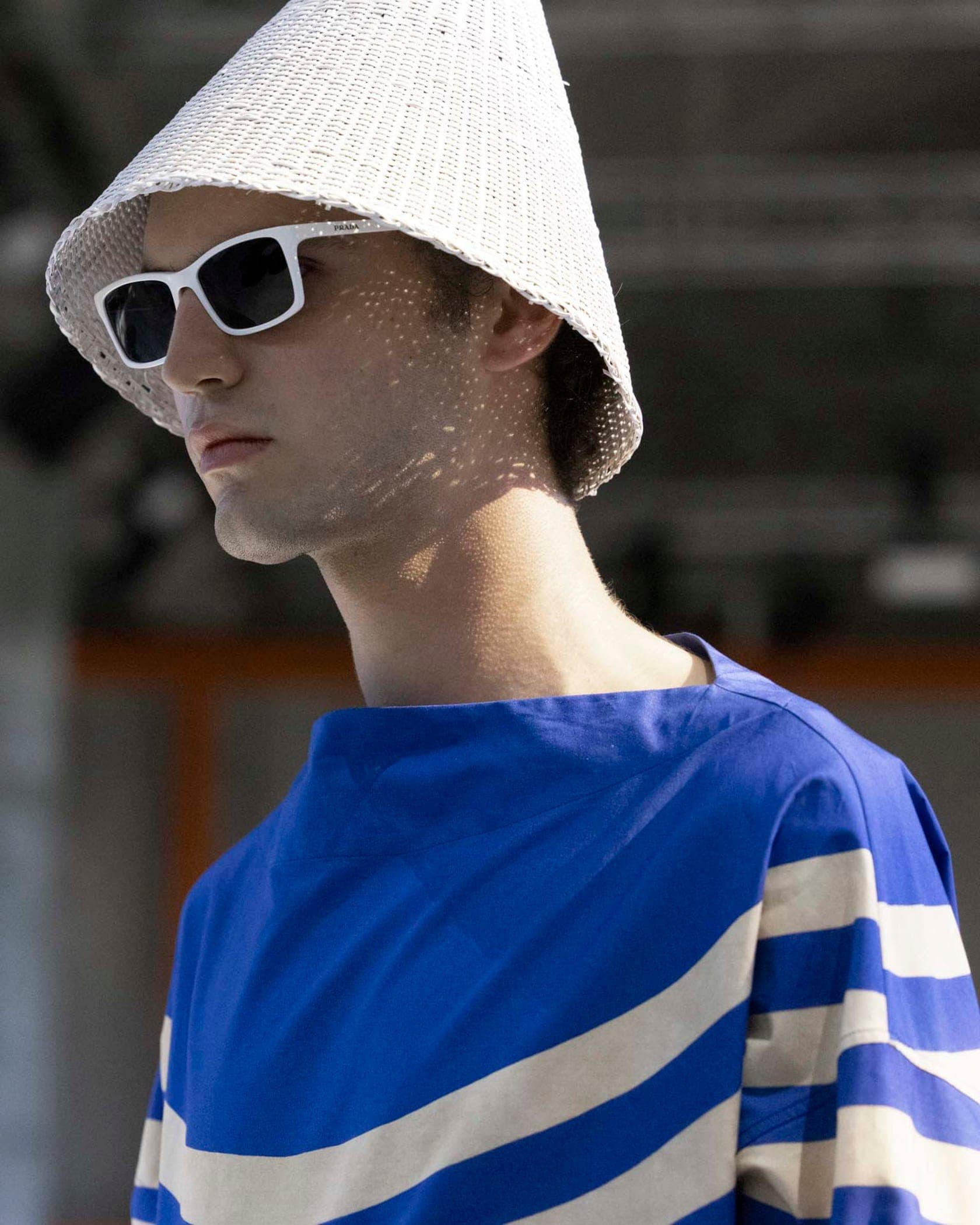 Prada 2026 春夏男裝系列：穿上輕盈叛逆的衣服，來一場海灘漫步
