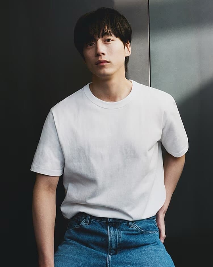 UNIQLO 2025 春夏系列:坂口健太郎演繹日系男友風,輕鬆穿出 Quiet Luxury