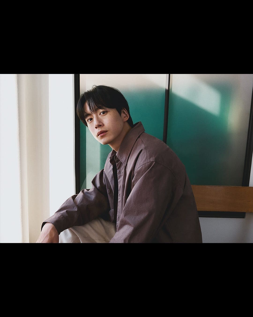 UNIQLO 2025 春夏系列:坂口健太郎演繹日系男友風,輕鬆穿出 Quiet Luxury