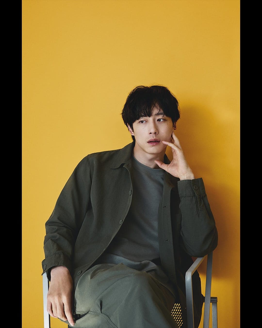 UNIQLO 2025 春夏系列:坂口健太郎演繹日系男友風,輕鬆穿出 Quiet Luxury