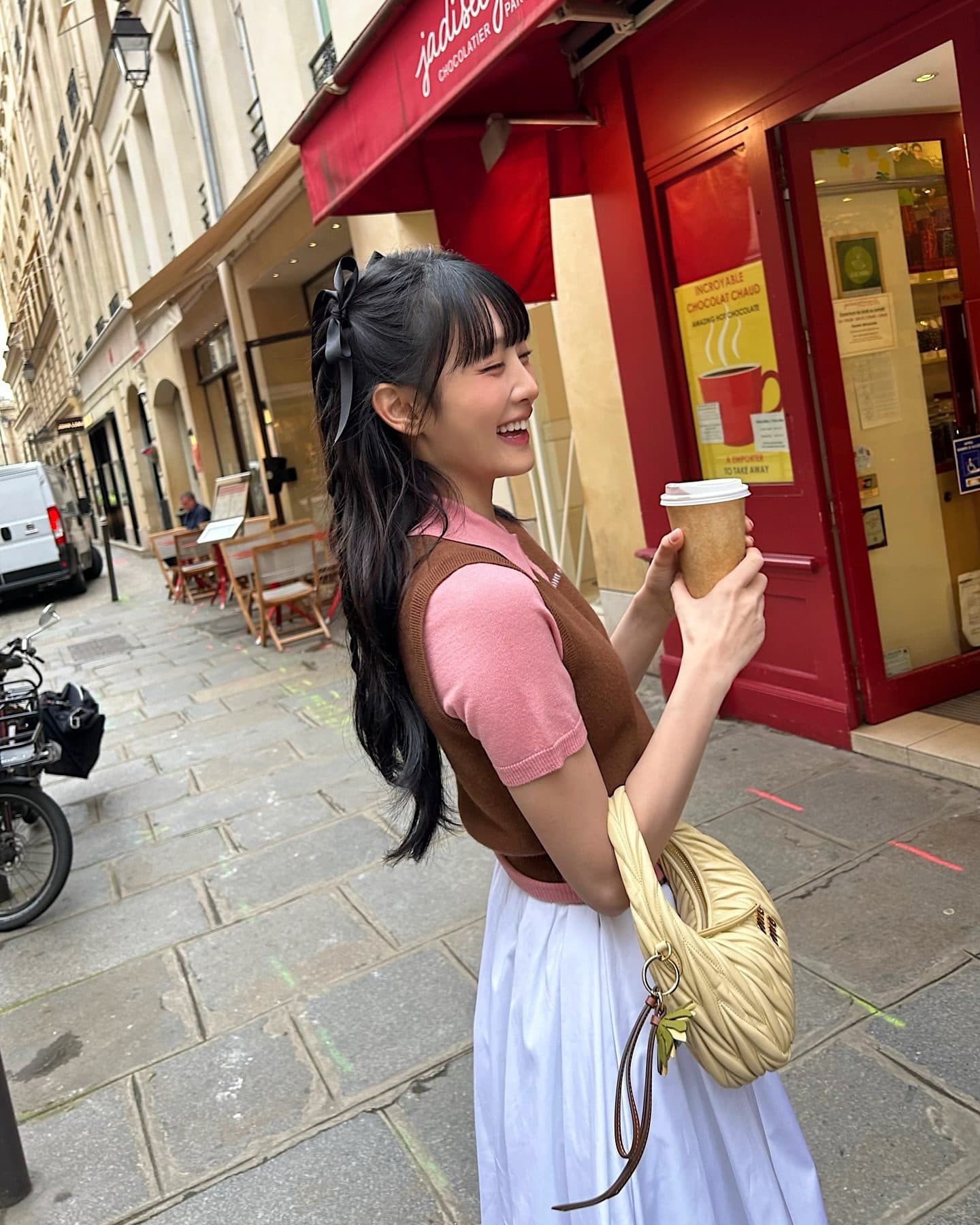 可麗露風穿搭:從法式甜點到時尚革命的「焦中帶甜」美學