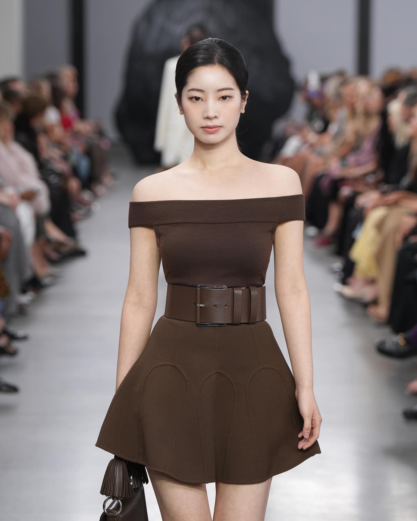 從台下座上客變成伸展台上模特!為什麼品牌瘋搶KPOP明星走秀?