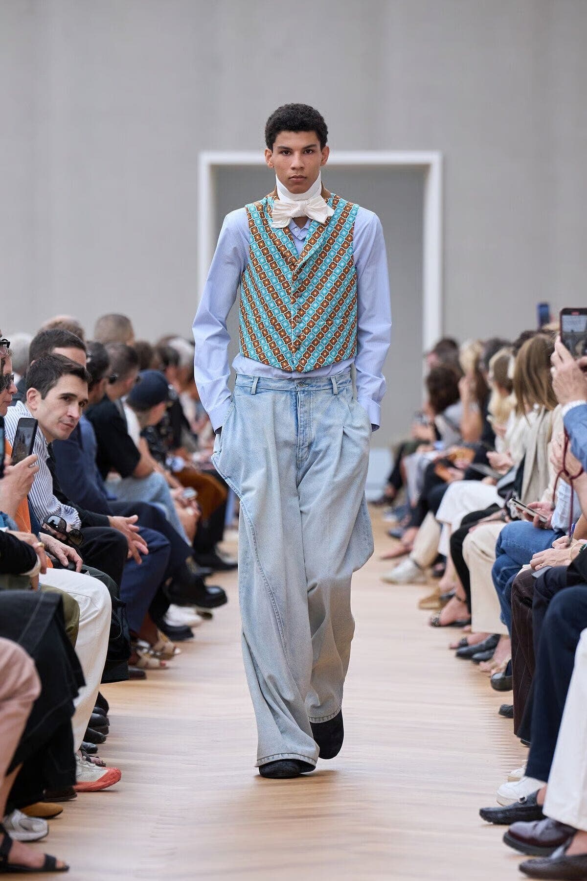 Dior 2026春夏男裝系列:Jonathan Anderson的男裝Dior首秀完美融合設計革新與品牌傳承