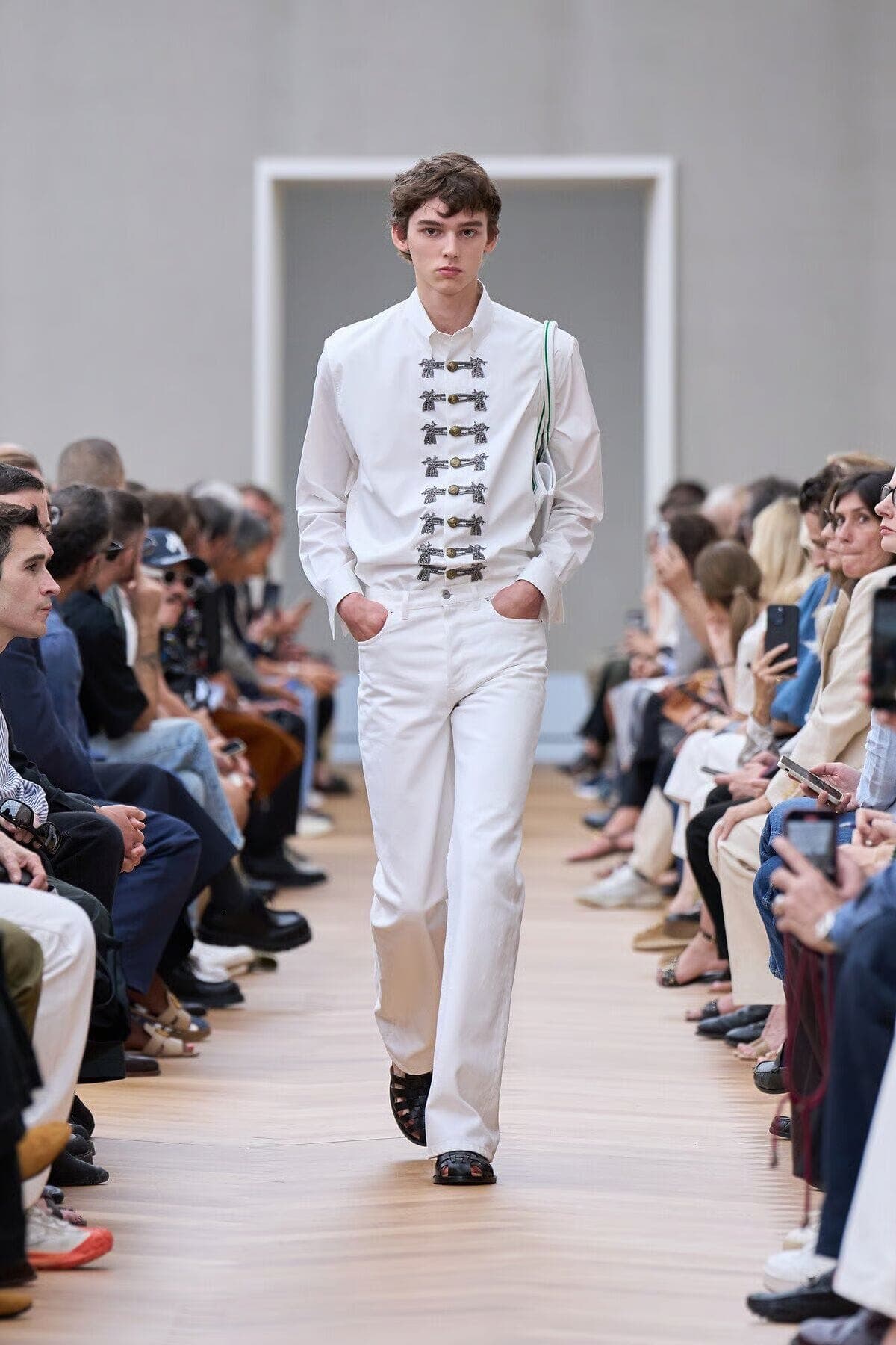 Dior 2026春夏男裝系列:Jonathan Anderson的男裝Dior首秀完美融合設計革新與品牌傳承