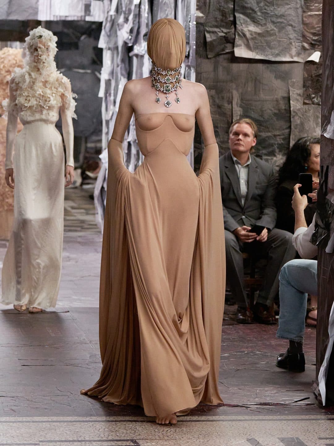 Maison Margiela Artisanal 2025 秋冬高級訂製秀:Glenn Martens為Maison Margiela開啟大膽新章