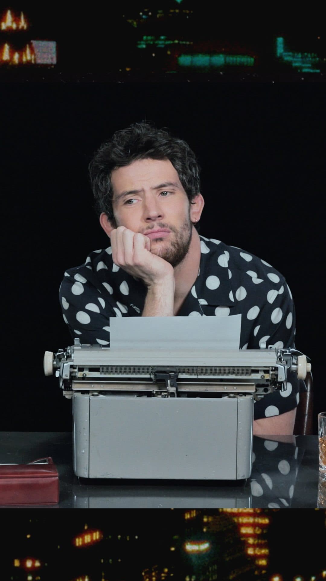 是性感神父,也是愛刺繡陶藝的男孩:10件事認識英倫男神Josh O’Connor