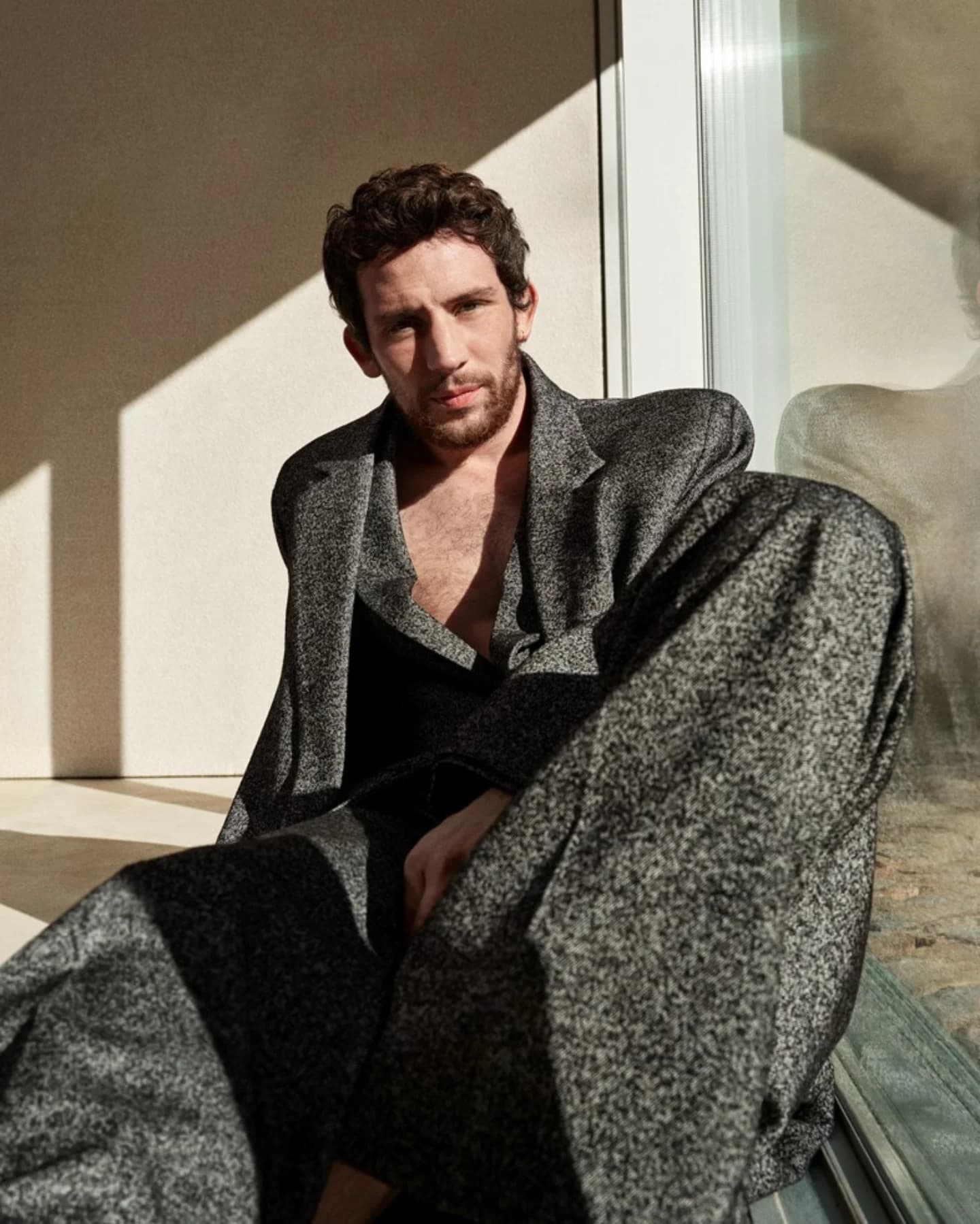 是性感神父,也是愛刺繡陶藝的男孩:10件事認識英倫男神Josh O’Connor