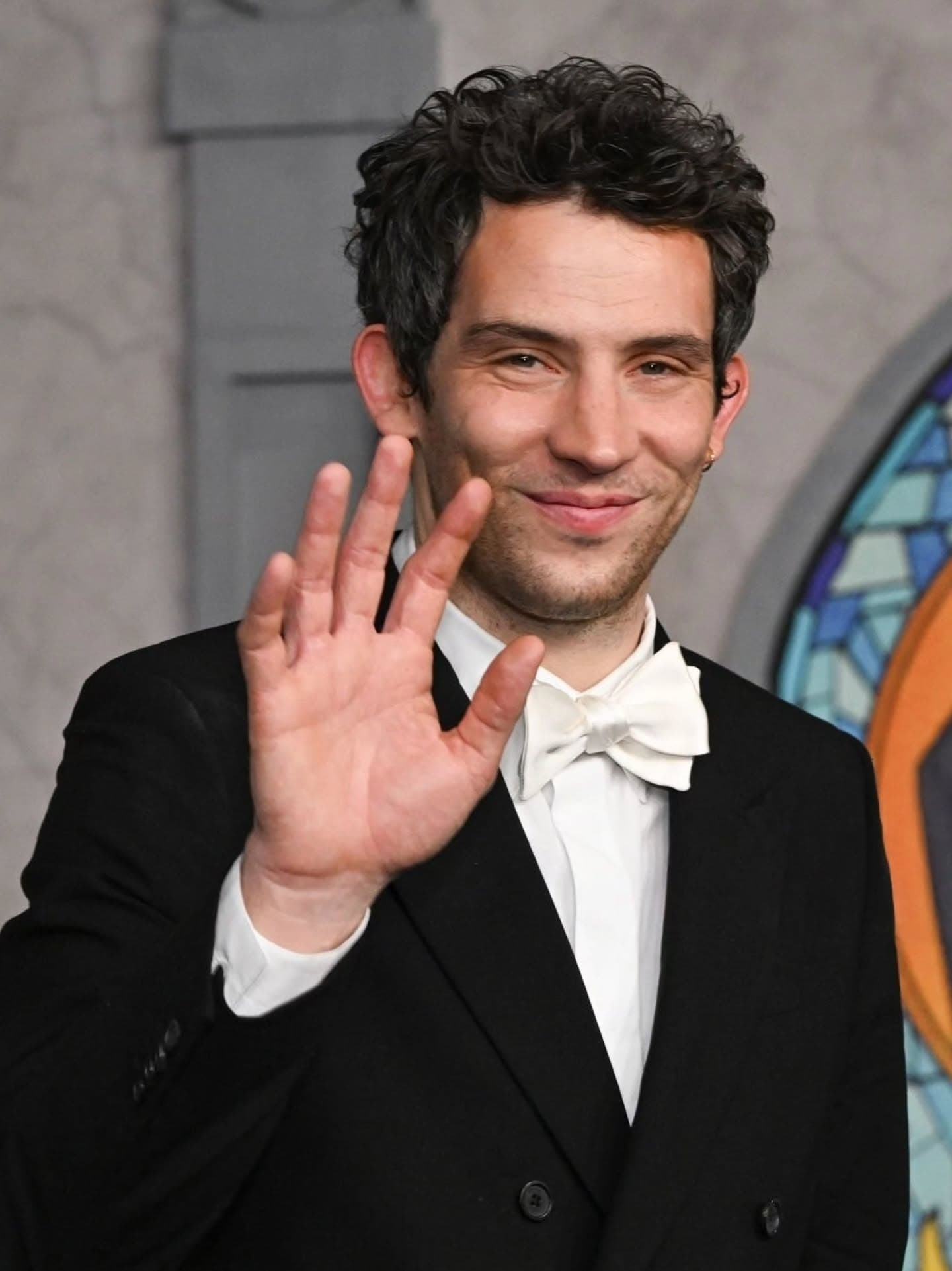 是性感神父,也是愛刺繡陶藝的男孩:10件事認識英倫男神Josh O’Connor