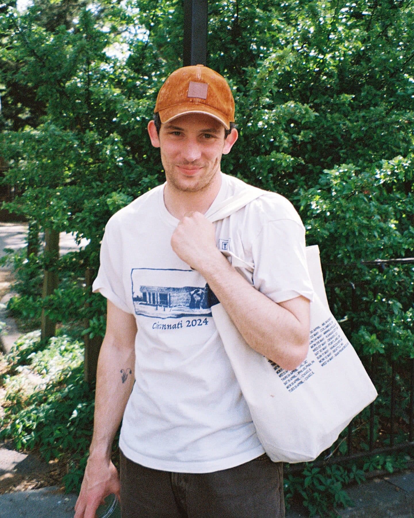 是性感神父,也是愛刺繡陶藝的男孩:10件事認識英倫男神Josh O’Connor