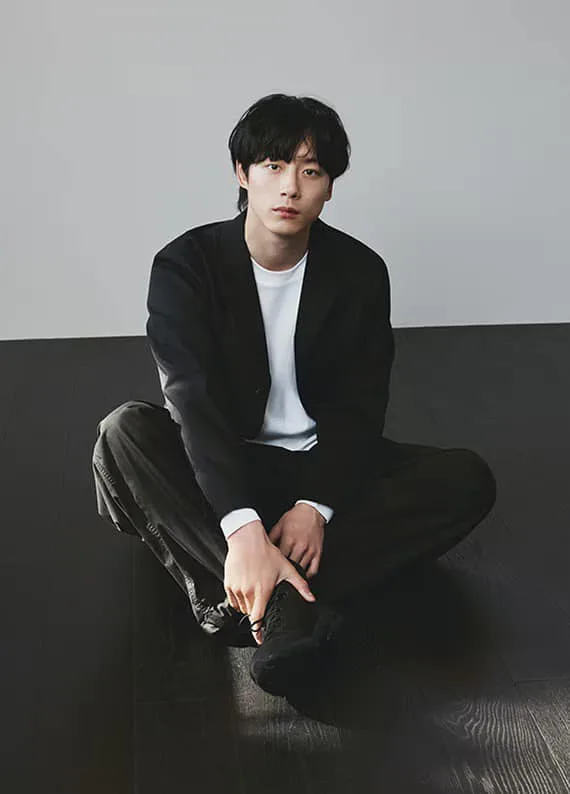 UNIQLO 2025 春夏系列：坂口健太郎演繹日系男友風，輕鬆穿出 Quiet Luxury