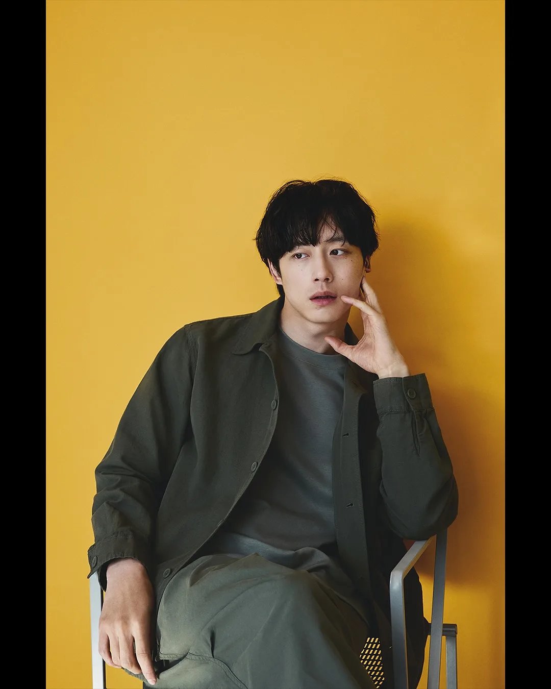 UNIQLO 2025 春夏系列：坂口健太郎演繹日系男友風，輕鬆穿出 Quiet Luxury