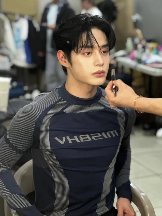 Kpop偶像們也會撞衫？盤點大熱韓星撞衫單品，SEVENTEEN珉奎、TXT然竣也穿它！
